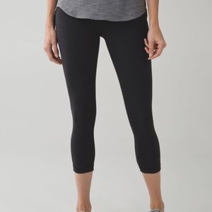 Lululemon wunder under crops  size 6